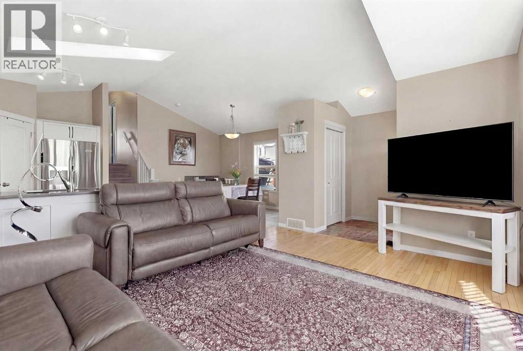 90 Cranberry Square, Calgary, Alberta  T3M 1J5 - Photo 8 - A2297470