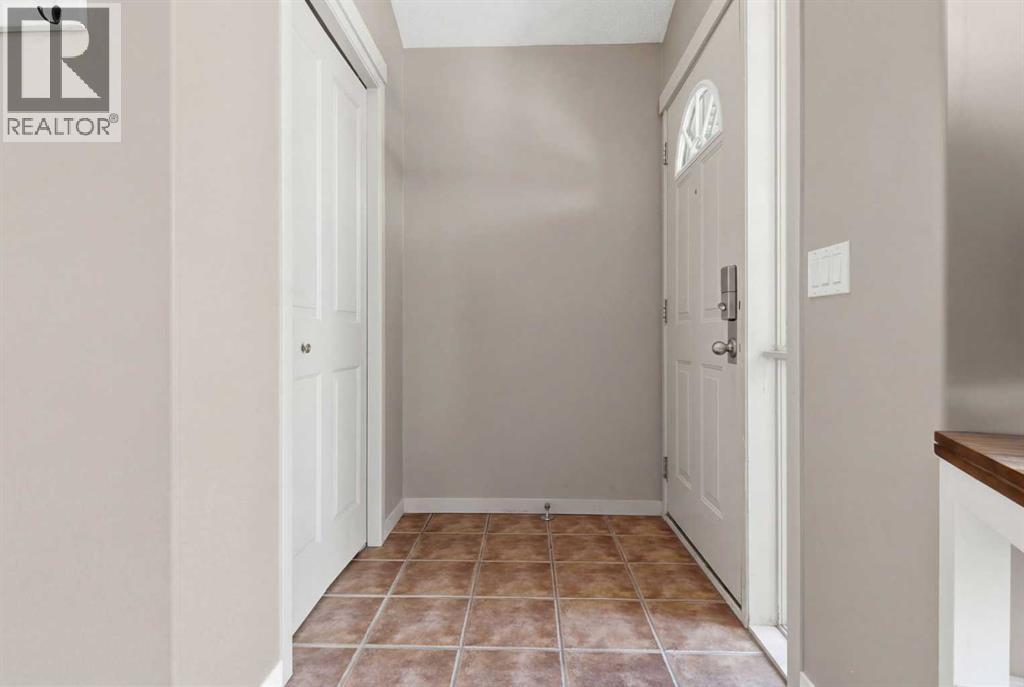 90 Cranberry Square, Calgary, Alberta  T3M 1J5 - Photo 4 - A2297470