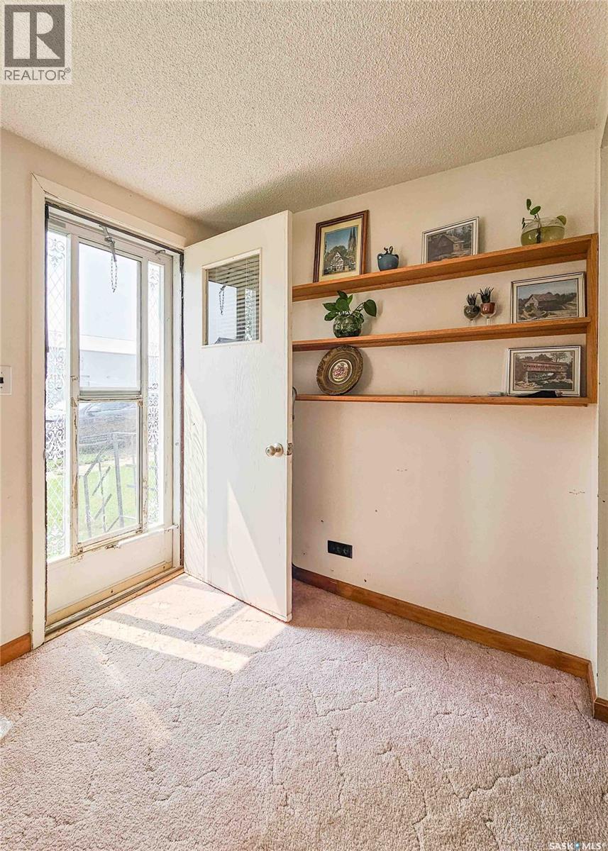 107 3rd Avenue W, Elrose, Saskatchewan  S0L 0Z0 - Photo 12 - SK031963