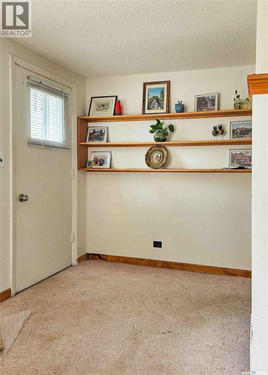 107 3rd Avenue W, Elrose, Saskatchewan  S0L 0Z0 - Photo 13 - SK031963