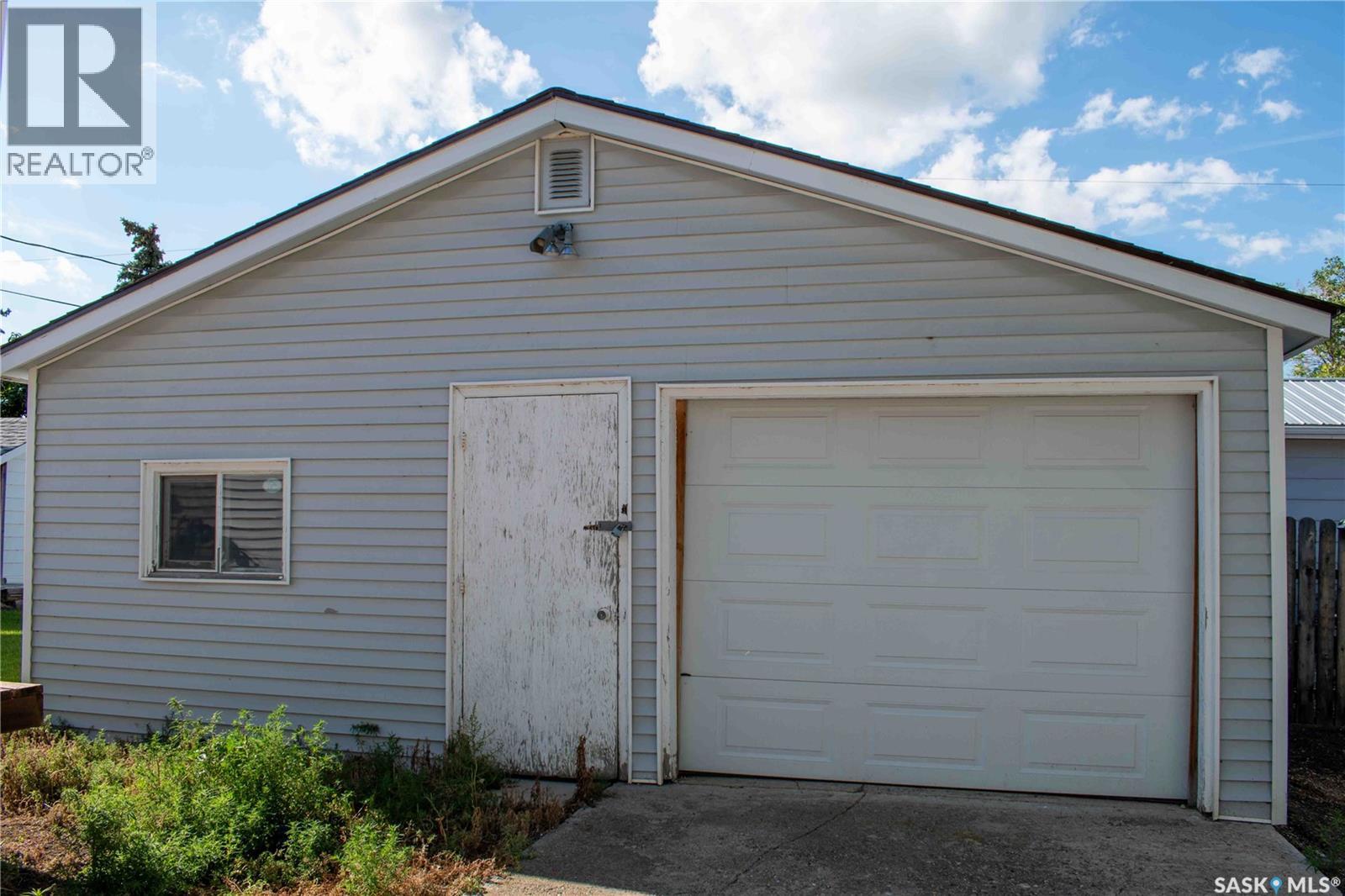 107 3rd Avenue W, Elrose, Saskatchewan  S0L 0Z0 - Photo 2 - SK031963