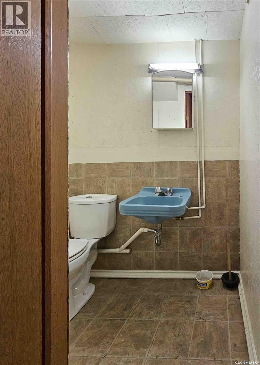 107 3rd Avenue W, Elrose, Saskatchewan  S0L 0Z0 - Photo 28 - SK031963