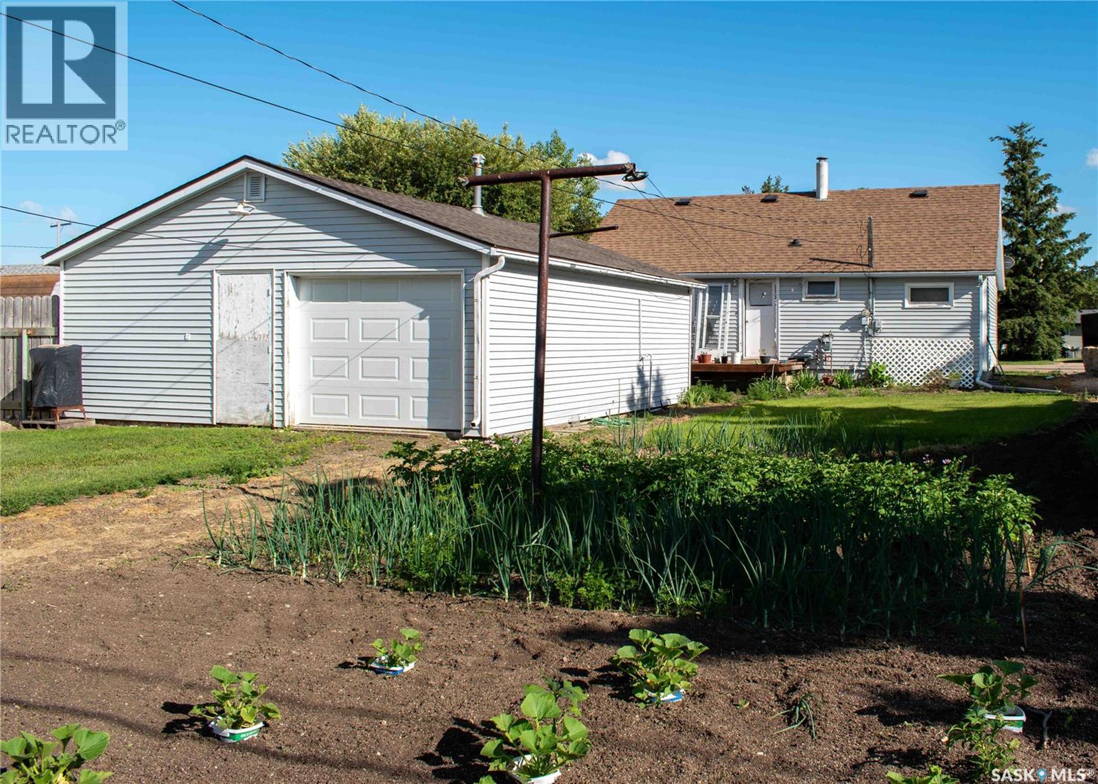 107 3rd Avenue W, Elrose, Saskatchewan  S0L 0Z0 - Photo 3 - SK031963