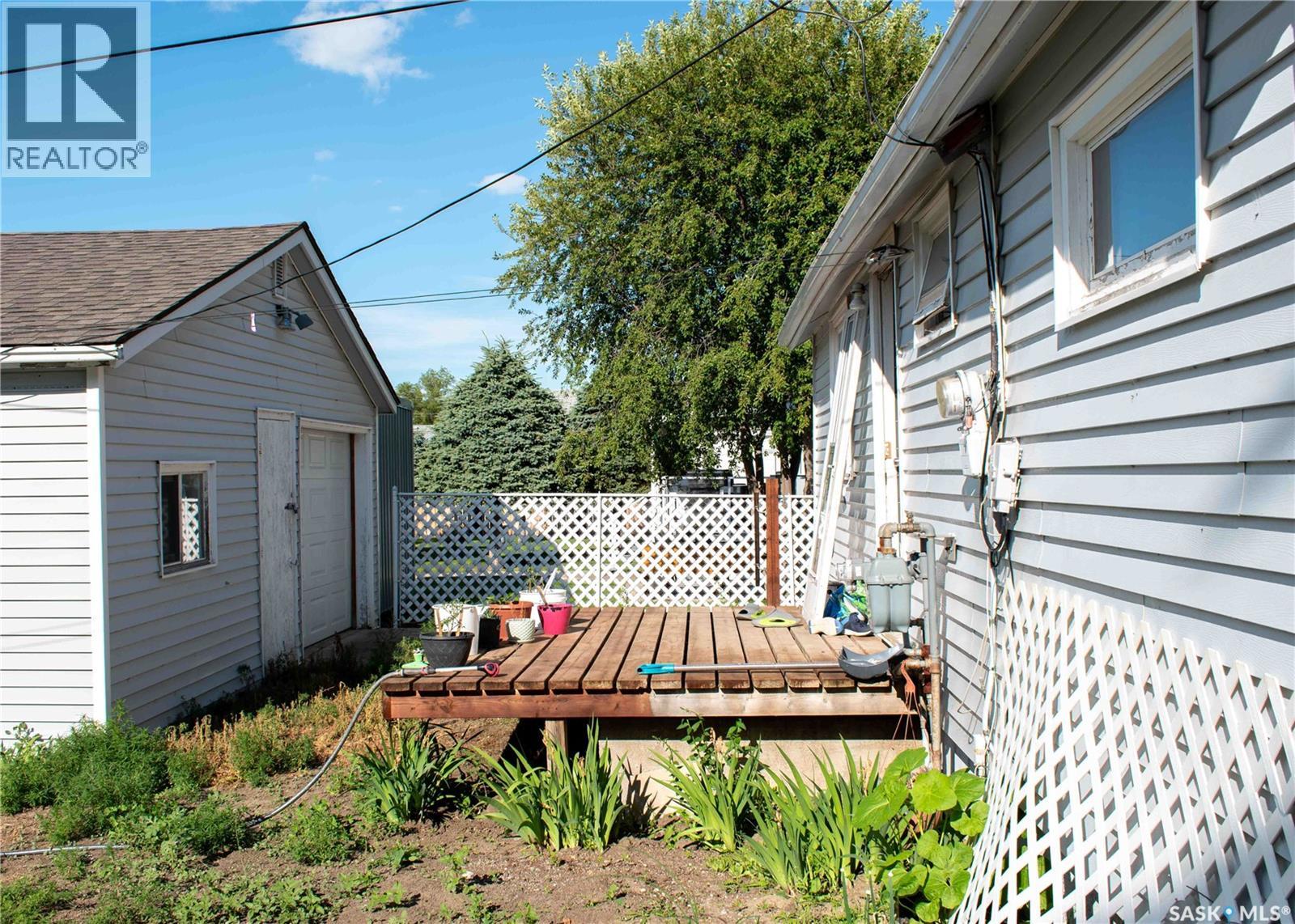 107 3rd Avenue W, Elrose, Saskatchewan  S0L 0Z0 - Photo 4 - SK031963