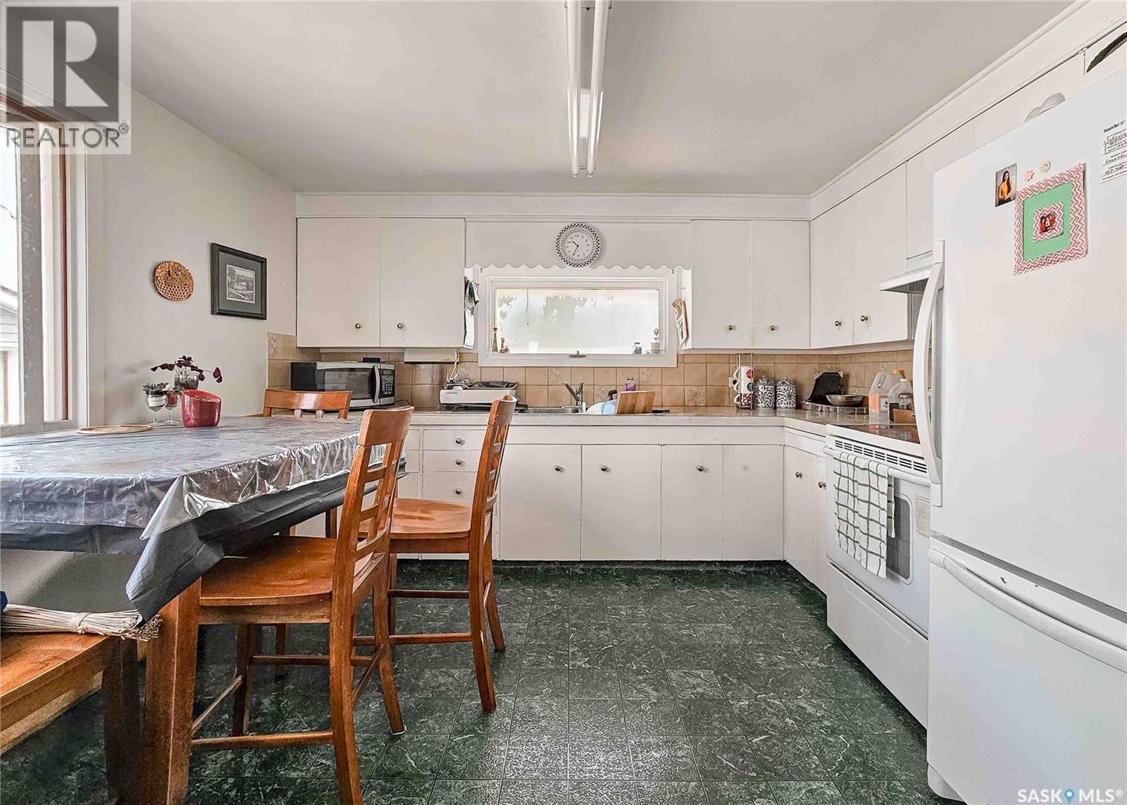 107 3rd Avenue W, Elrose, Saskatchewan  S0L 0Z0 - Photo 6 - SK031963