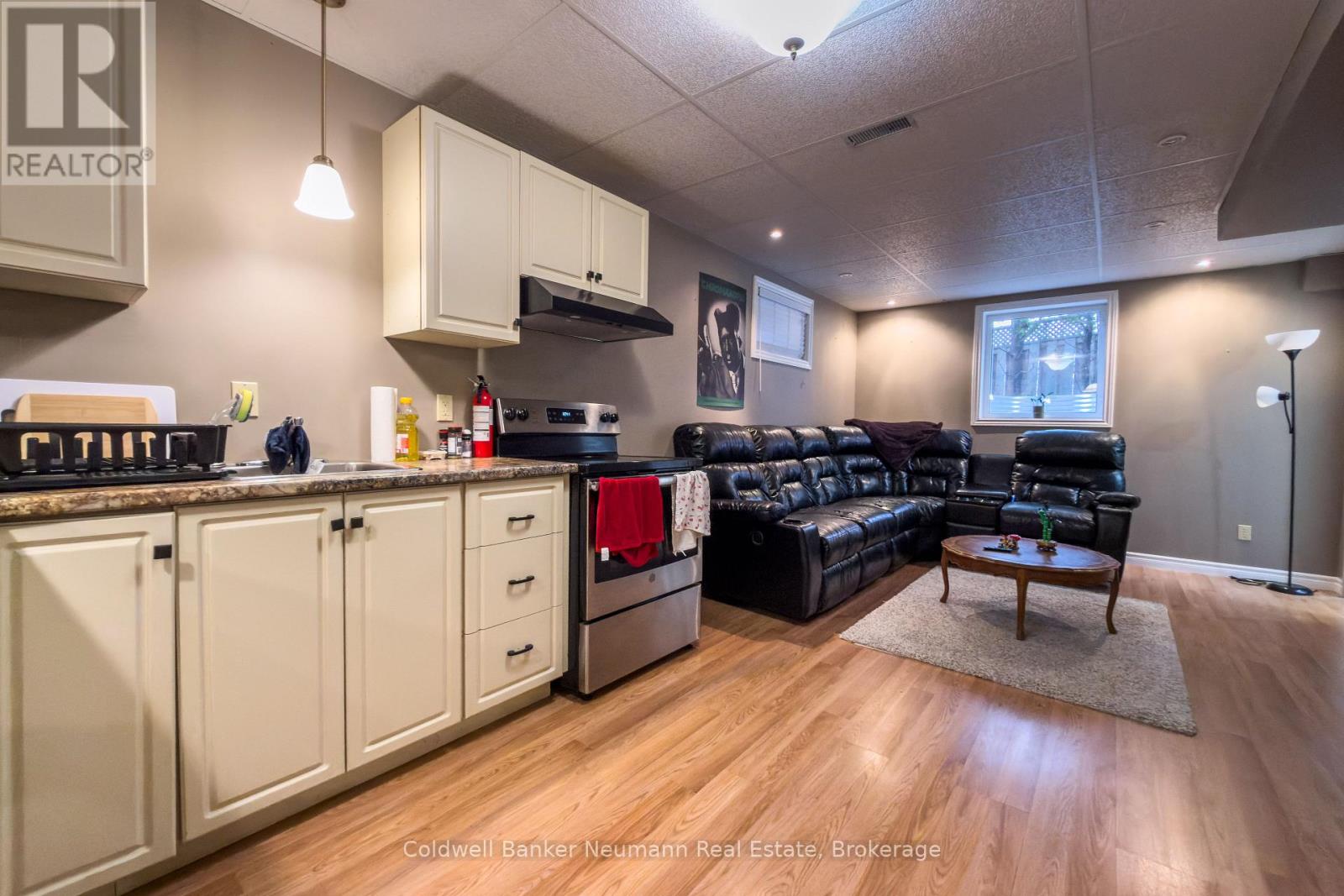 LOWER - 19 PEACHTREE CRESCENT, Guelph, Ontario