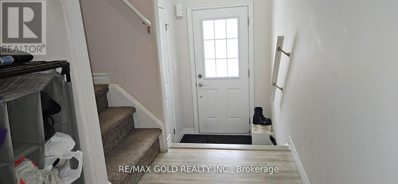 Upper - 350 Luella Street, Kitchener, Ontario  N2H 2J4 - Photo 2 - X12956926