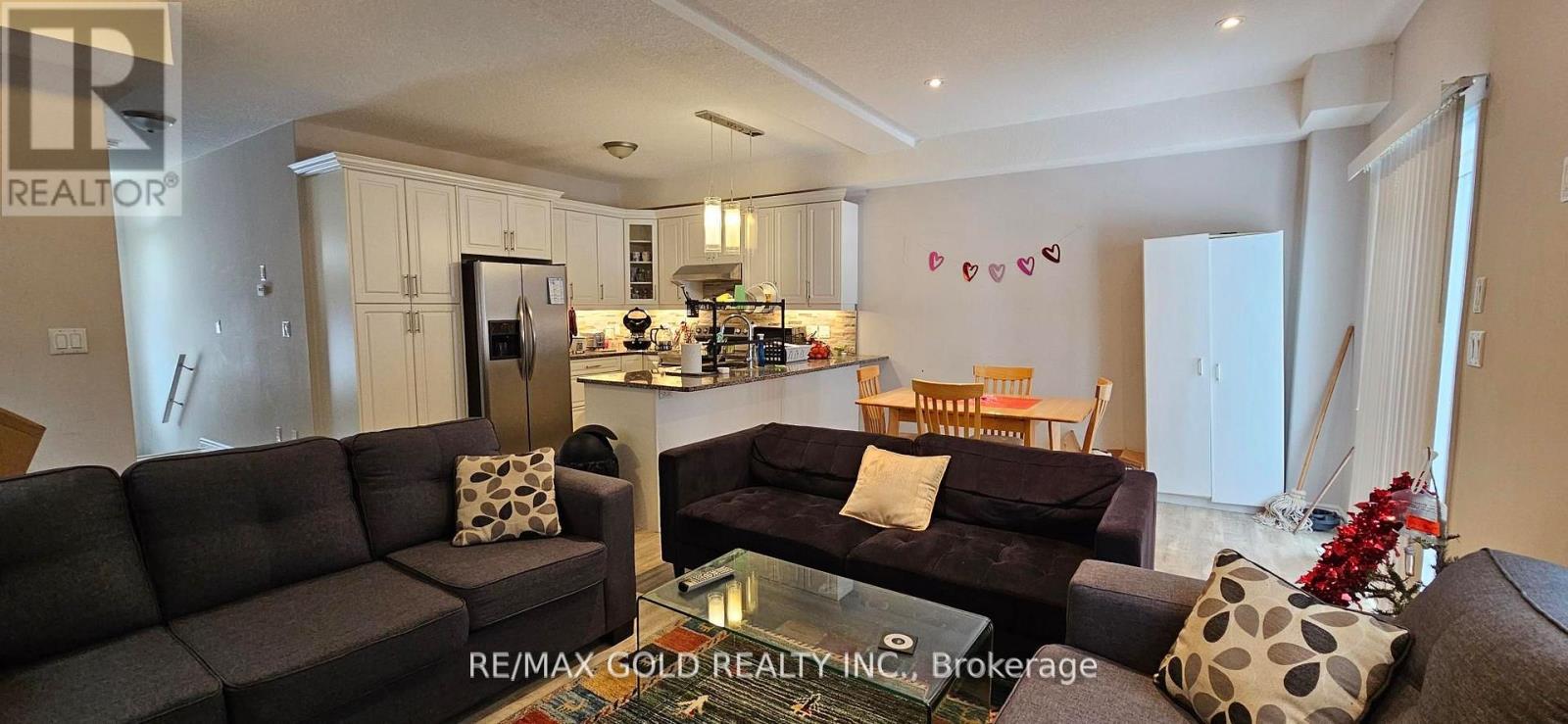 Upper - 350 Luella Street, Kitchener, Ontario  N2H 2J4 - Photo 6 - X12956926