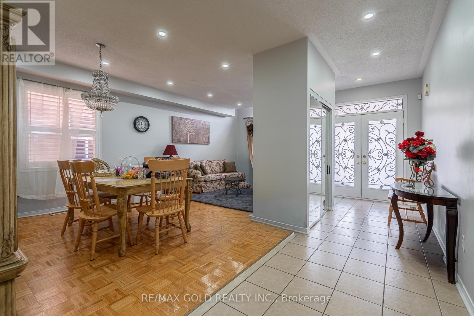 10 Sugarcane Avenue, Brampton, Ontario  L6R 3C8 - Photo 3 - W12953872