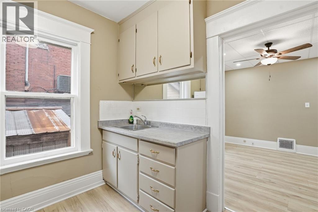 53 Chatham Street, Brantford, Ontario  N3T 2N8 - Photo 8 - 40817547