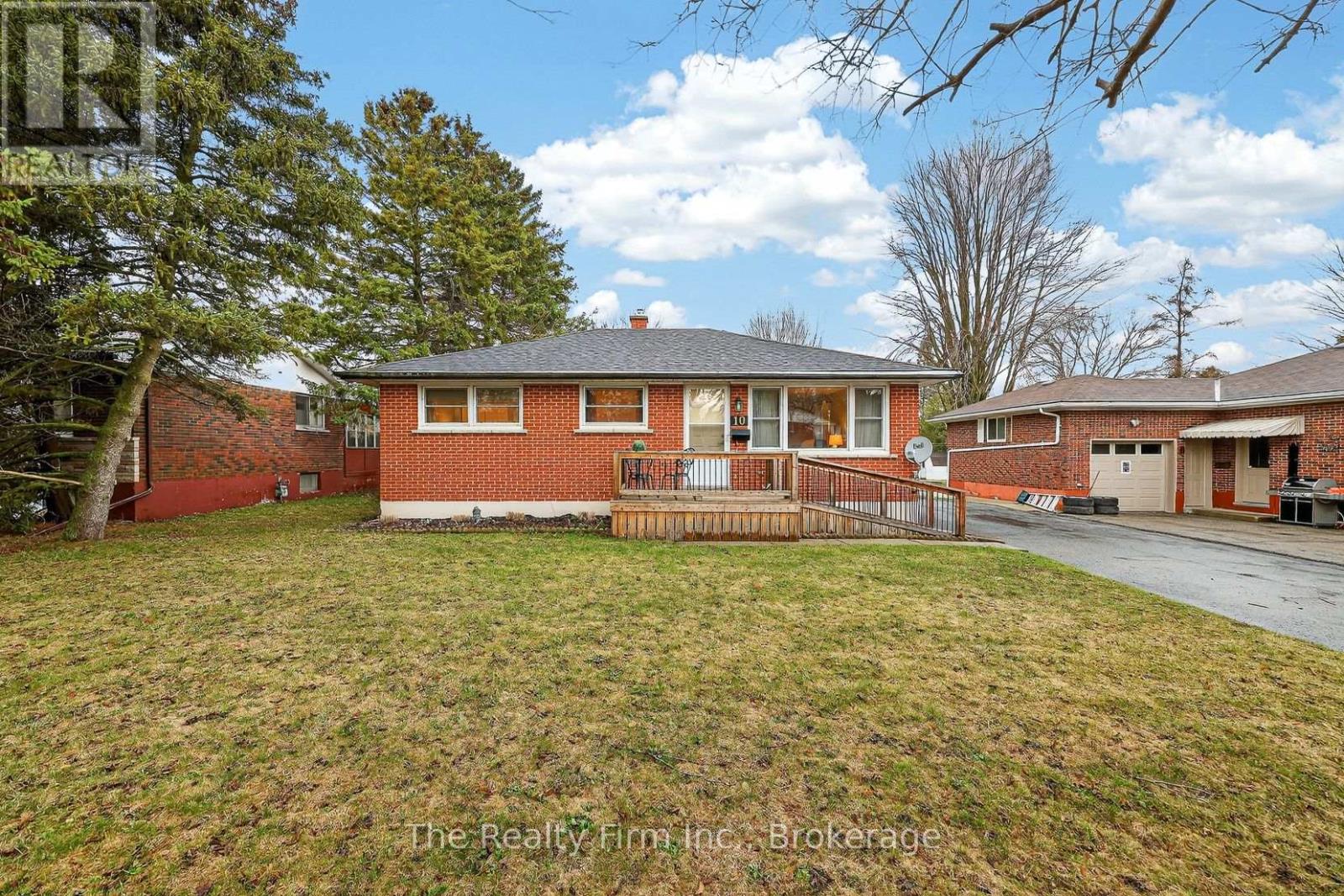 10 Chisholm Drive, Ingersoll, Ontario  N5C 2C4 - Photo 3 - X12944990