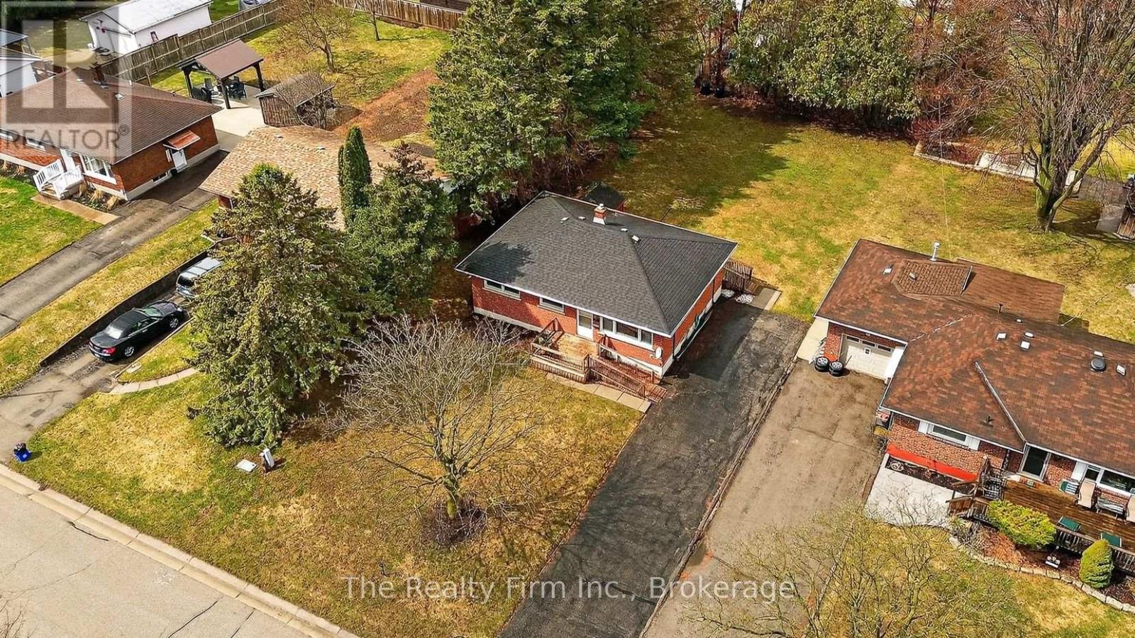 10 Chisholm Drive, Ingersoll, Ontario  N5C 2C4 - Photo 4 - X12944990