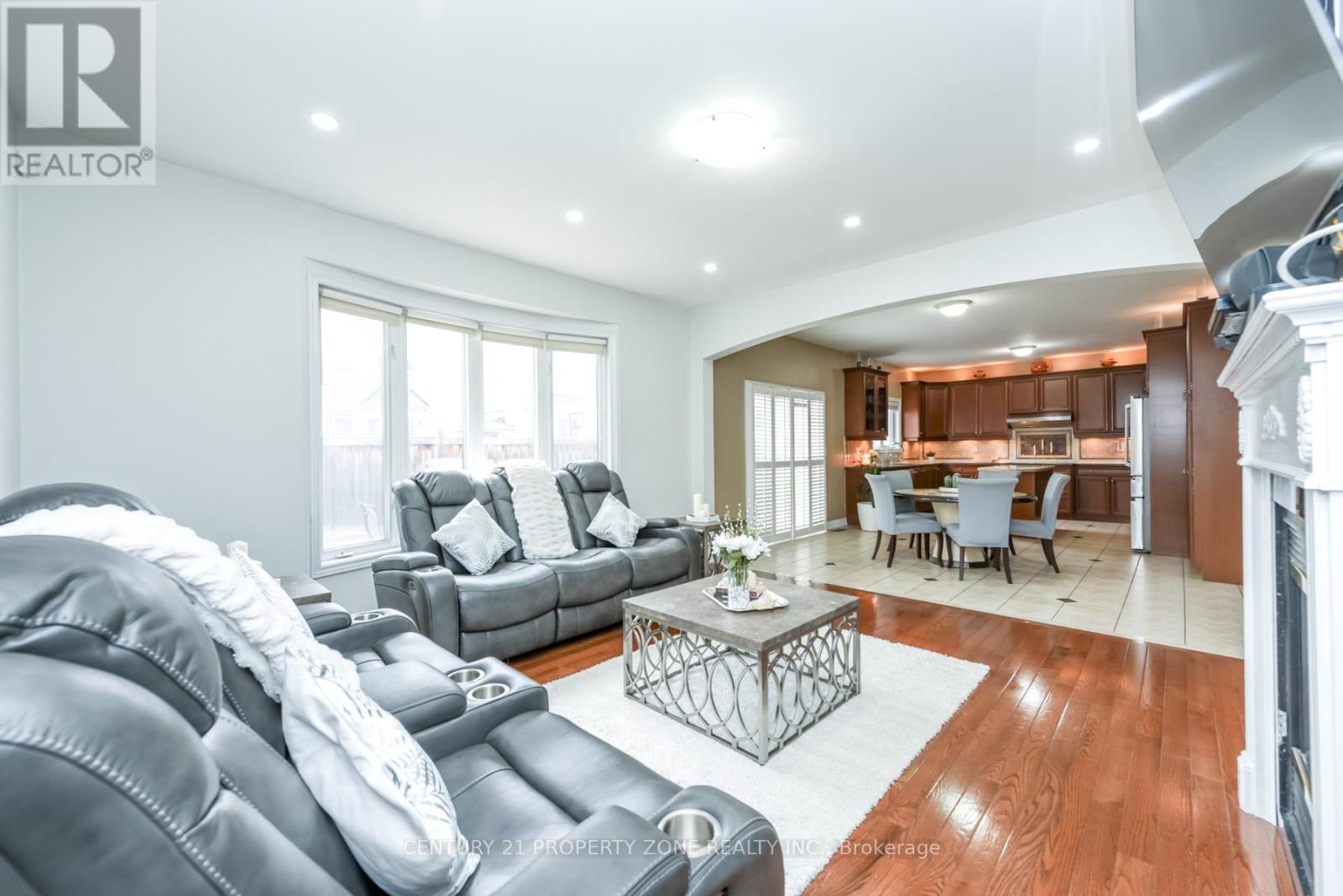 24 Jacksonville Drive, Brampton (Vales Of Castlemore), Ontario  L6P 2Z3 - Photo 13 - W12948218