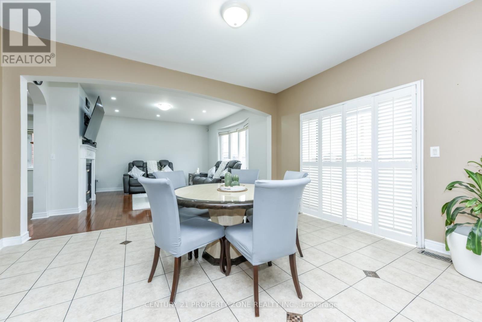 24 Jacksonville Drive, Brampton (Vales Of Castlemore), Ontario  L6P 2Z3 - Photo 16 - W12948218