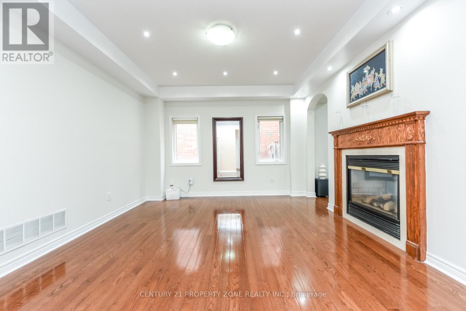 24 Jacksonville Drive, Brampton (Vales Of Castlemore), Ontario  L6P 2Z3 - Photo 9 - W12948218