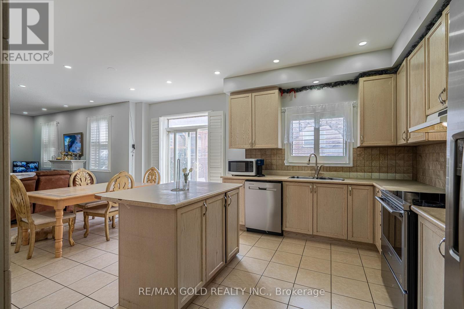 10 Sugarcane Avenue, Brampton, Ontario  L6R 3C8 - Photo 10 - W12953872