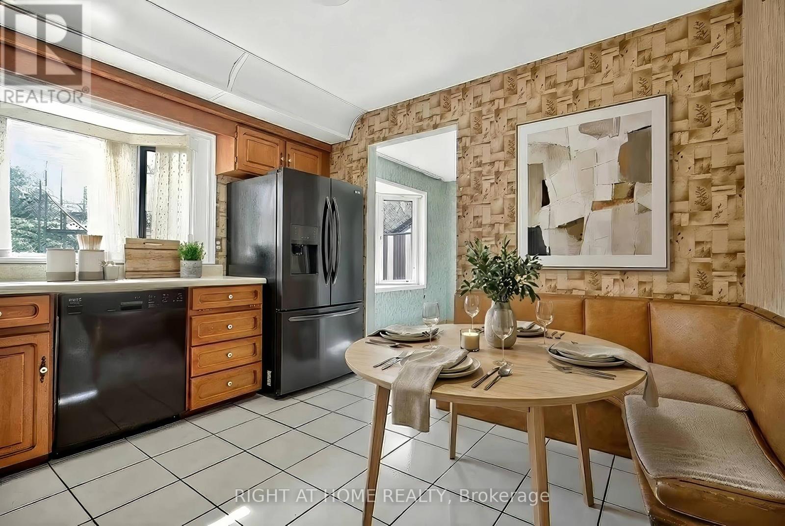 3626 Fieldgate Drive, Mississauga (Applewood), Ontario  L4X 2J7 - Photo 11 - W12956456