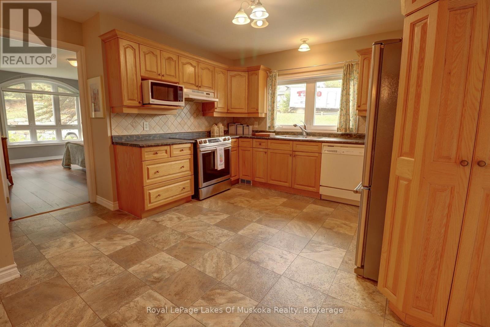 106 - 31 Dairy Lane, Huntsville, Ontario  P1H 2L7 - Photo 5 - X12957000