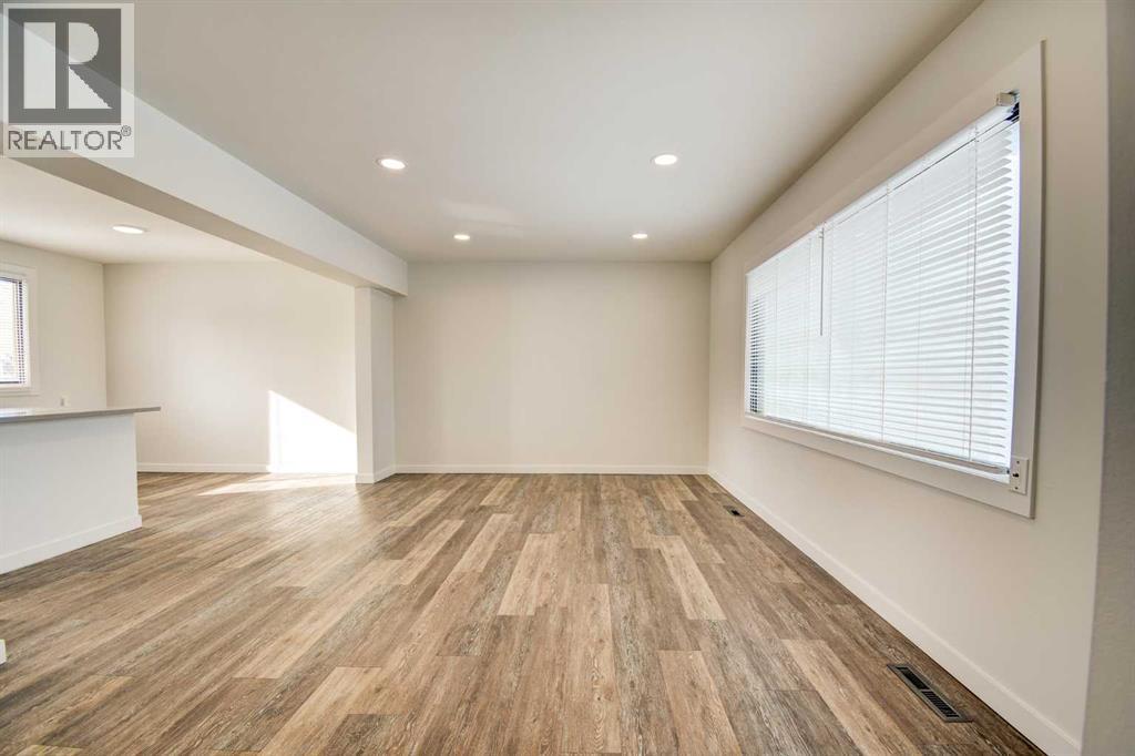 514 Terrace Park, Red Deer, Alberta  T4N 1V8 - Photo 2 - A2288978