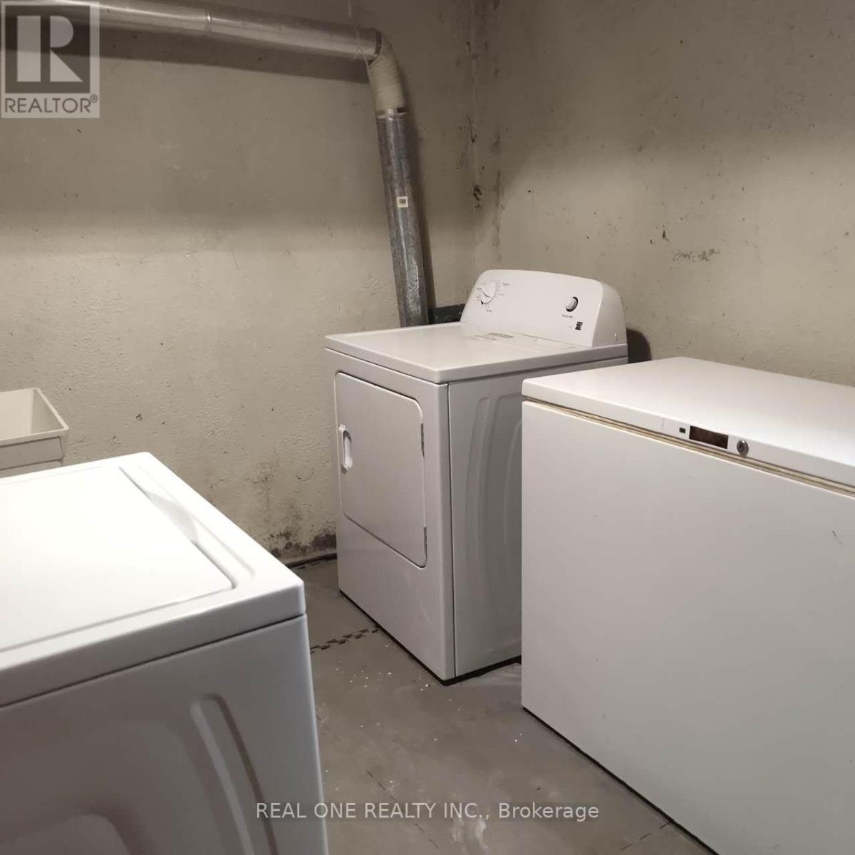 Lower - 3 Glentworth Road, Toronto, Ontario  M2J 2E4 - Photo 8 - C12956976