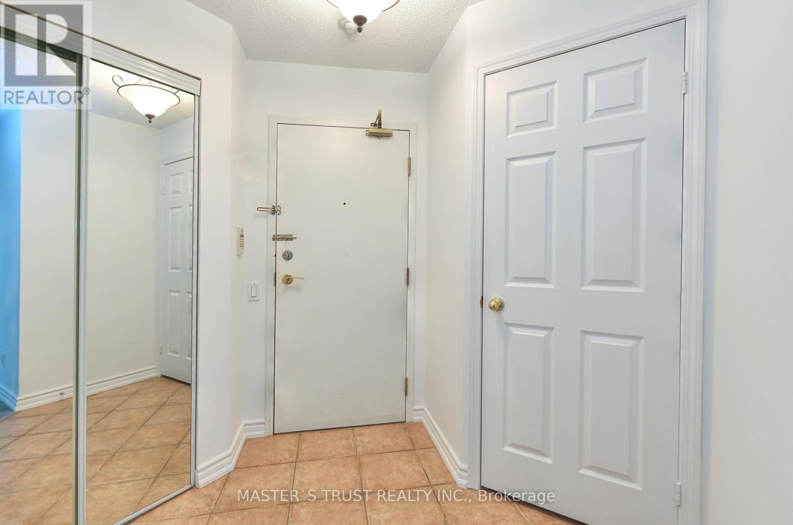 706 - 8 Hillcrest Avenue, Toronto (Willowdale East), Ontario  M2N 6Y6 - Photo 3 - C12957032