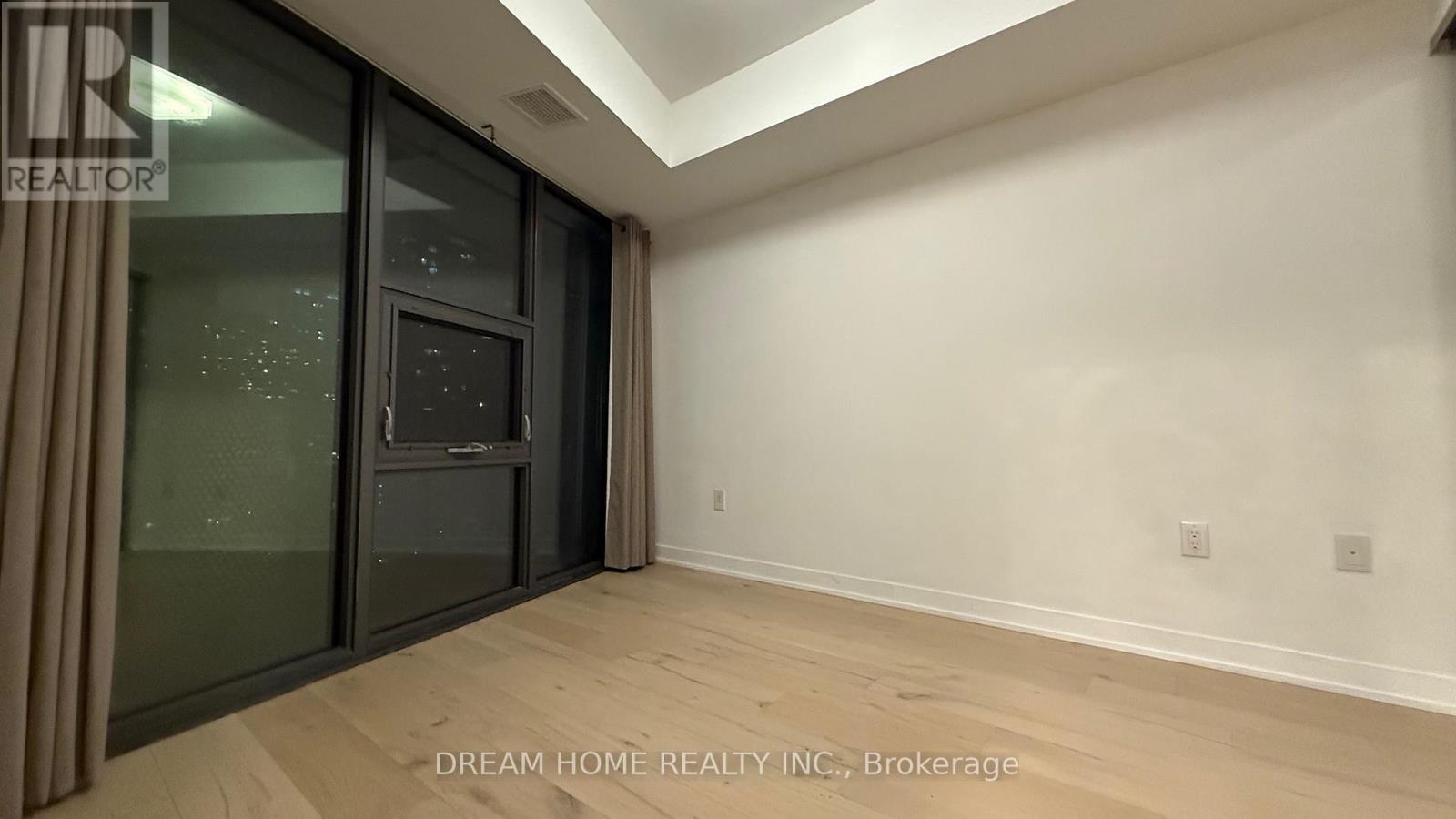1304 - 11 Wellesley Street W, Toronto, Ontario  M4Y 1E8 - Photo 10 - C12957034
