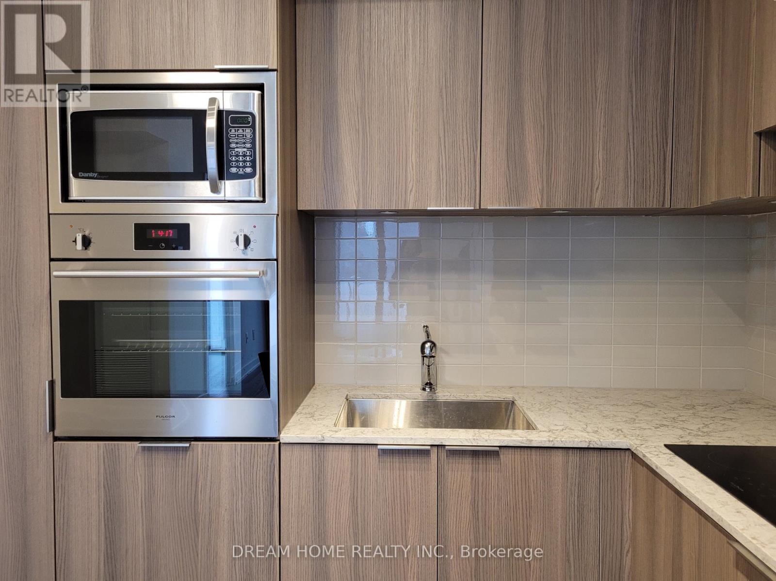 1304 - 11 Wellesley Street W, Toronto, Ontario  M4Y 1E8 - Photo 9 - C12957034