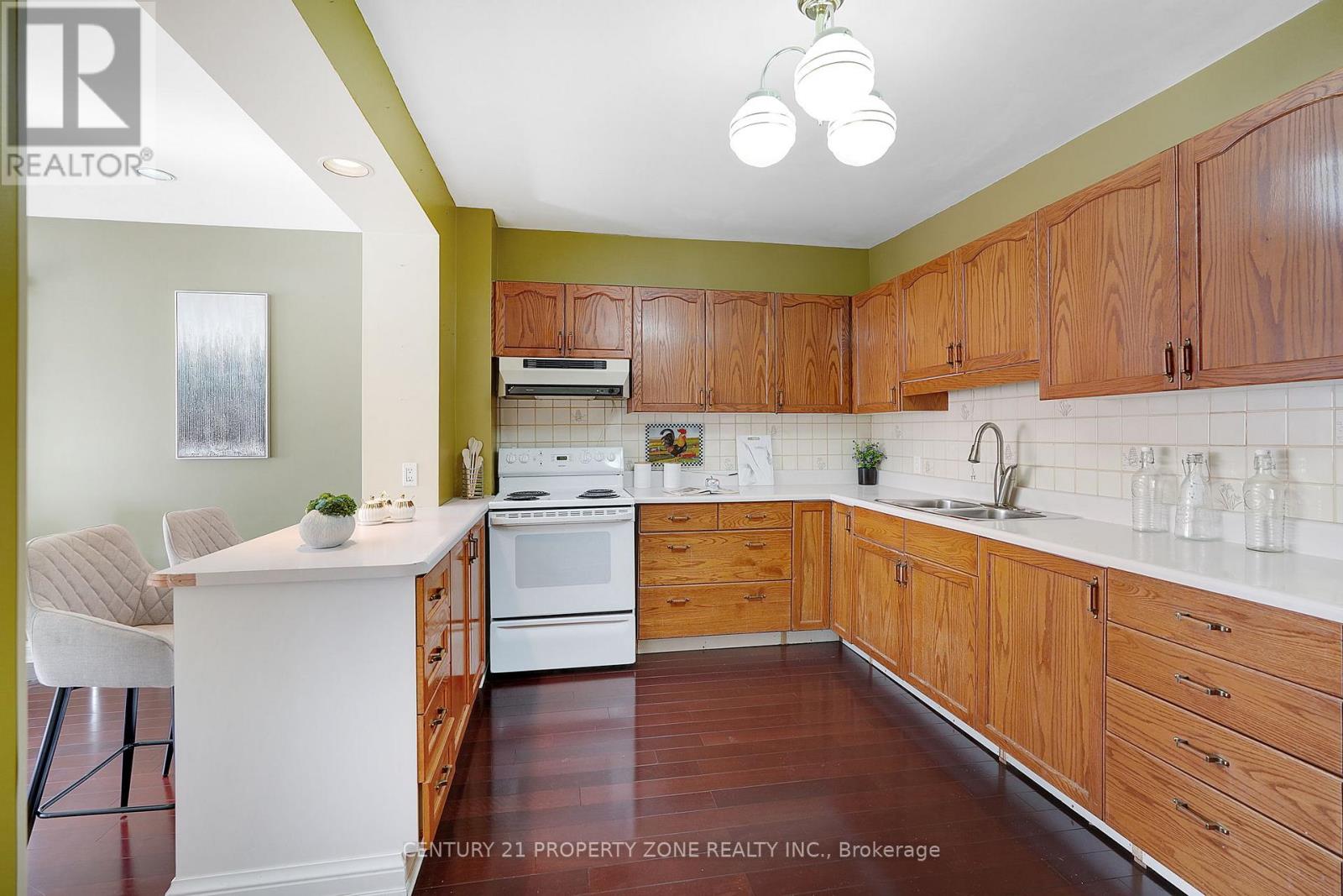 97 Sparkhall Avenue, Toronto, Ontario  M4K 1G7 - Photo 7 - E12957022