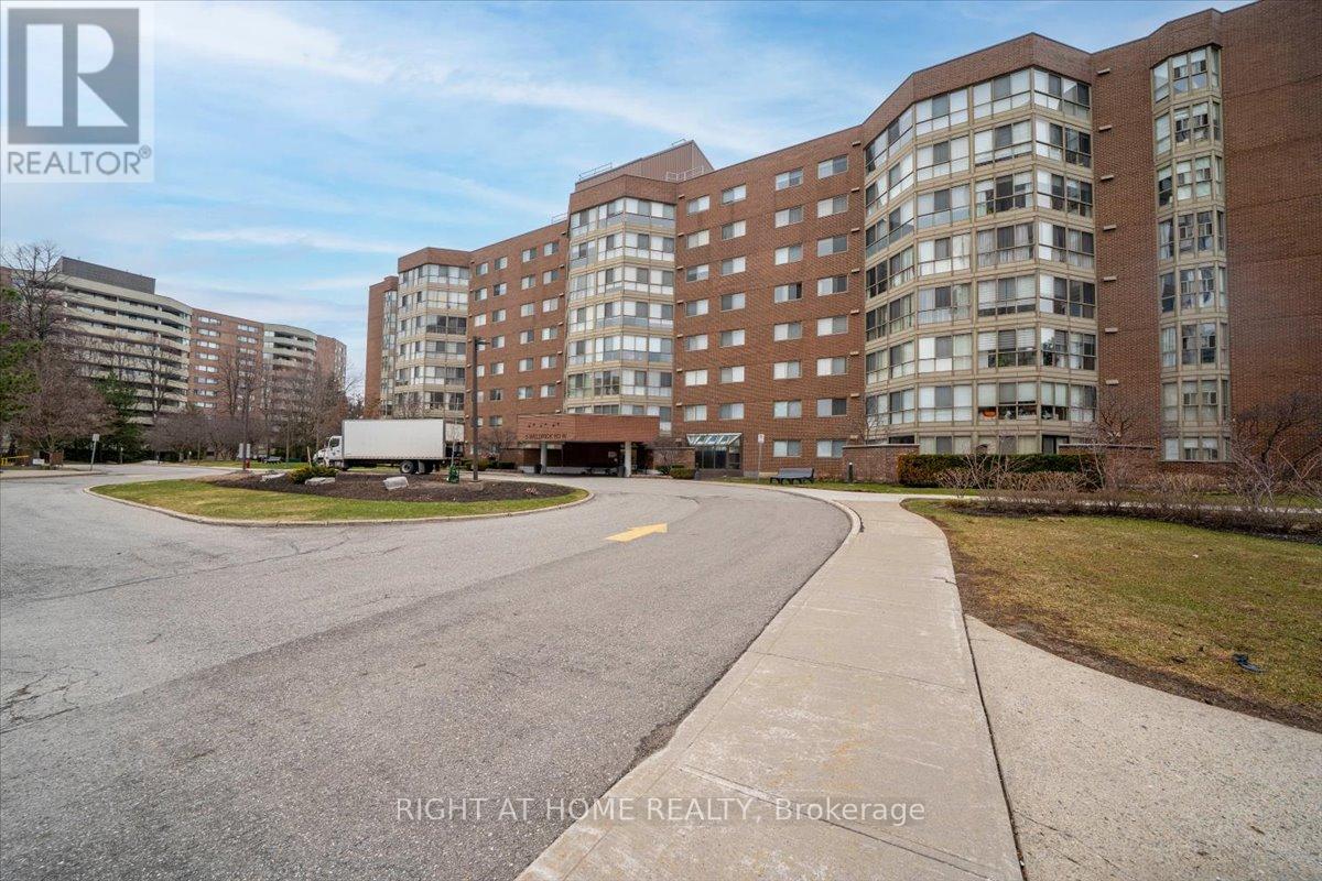 703 - 5 Weldrick Road W, Richmond Hill (North Richvale), Ontario  L4C 8S9 - Photo 2 - N12956958