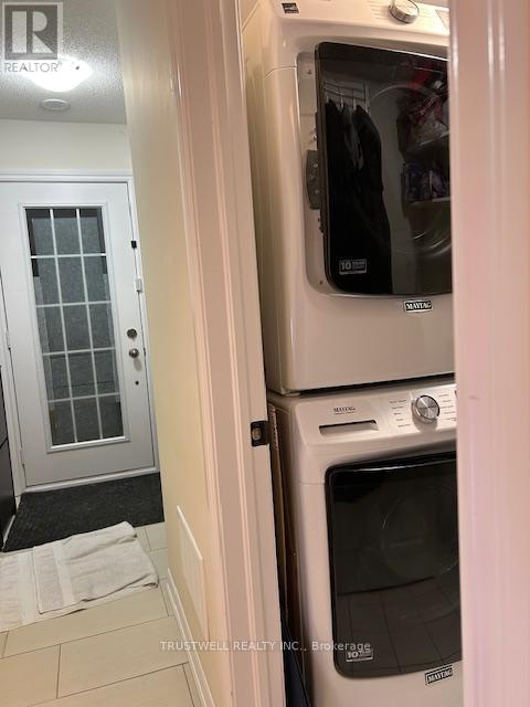 26 Delft Drive, Markham, Ontario  L6C 0Z1 - Photo 5 - N12956968