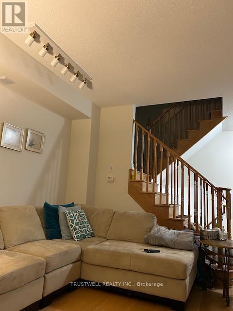 26 Delft Drive, Markham, Ontario  L6C 0Z1 - Photo 7 - N12956968