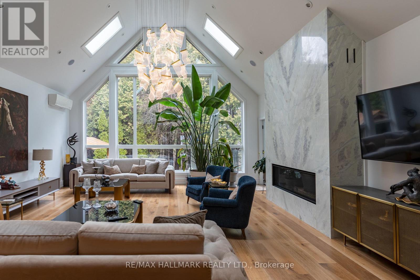 124 Timpson Drive, Aurora, Ontario  L4G 5N5 - Photo 4 - N12957026