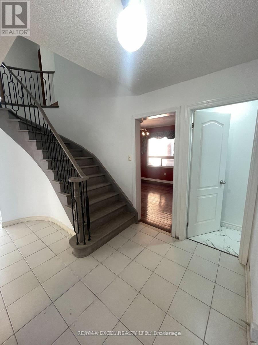 Main - 60 Normandy Crescent, Richmond Hill, Ontario  L4C 8L7 - Photo 3 - N12957046