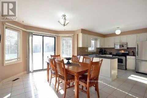 Main - 60 Normandy Crescent, Richmond Hill, Ontario  L4C 8L7 - Photo 6 - N12957046