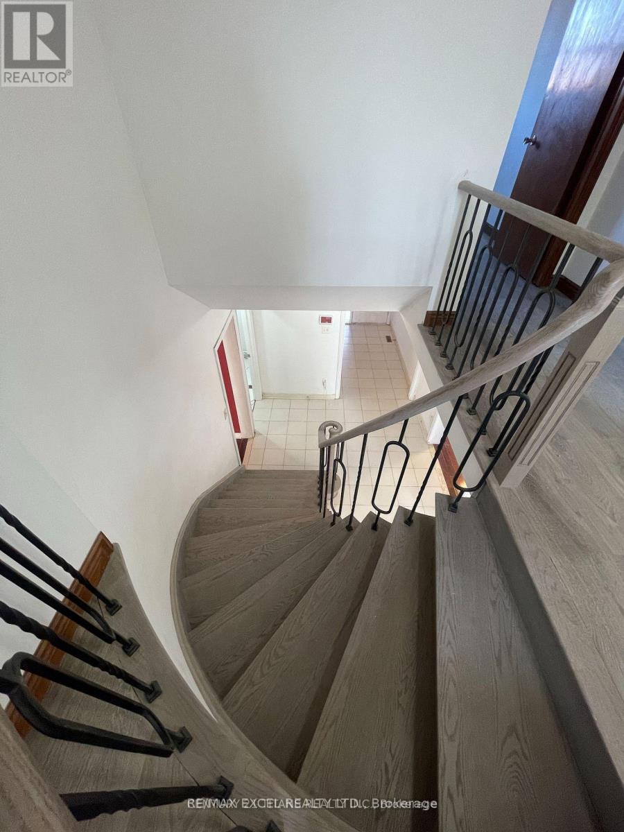 Main - 60 Normandy Crescent, Richmond Hill, Ontario  L4C 8L7 - Photo 7 - N12957046