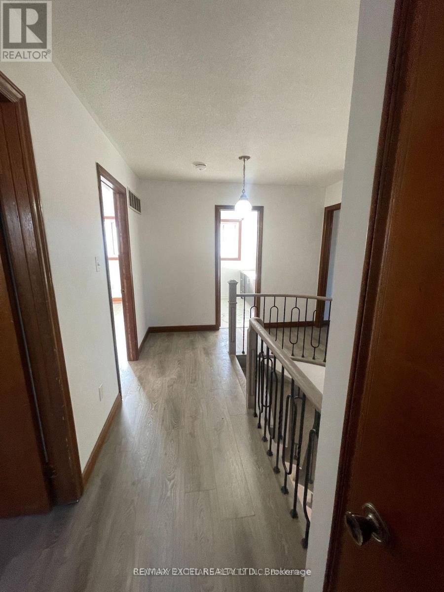 Main - 60 Normandy Crescent, Richmond Hill, Ontario  L4C 8L7 - Photo 8 - N12957046