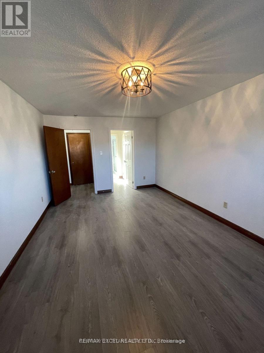 Main - 60 Normandy Crescent, Richmond Hill, Ontario  L4C 8L7 - Photo 9 - N12957046