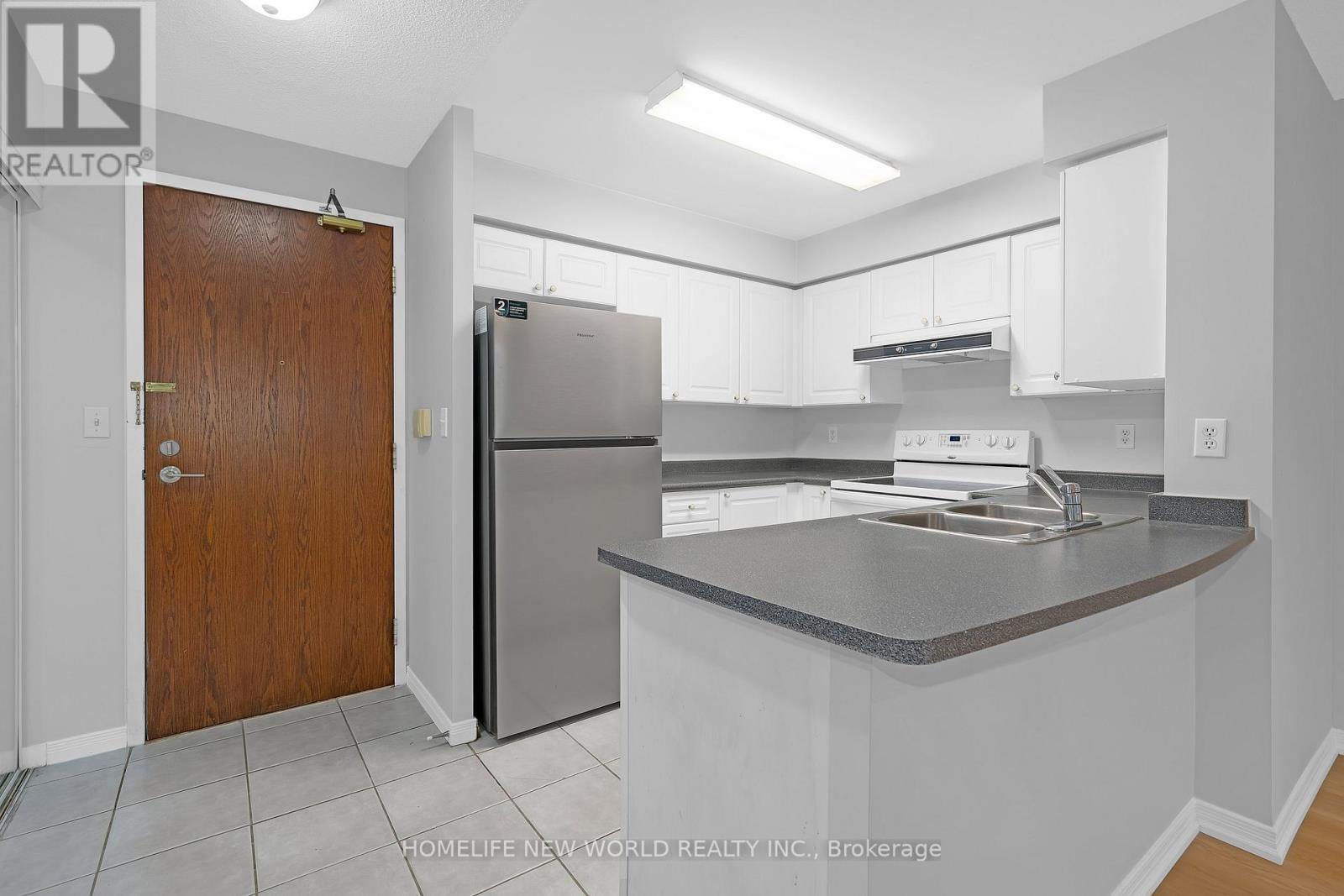 105 - 3 Ellesmere Street, Richmond Hill, Ontario L4B 4N2 - Photo 2 - N12955398