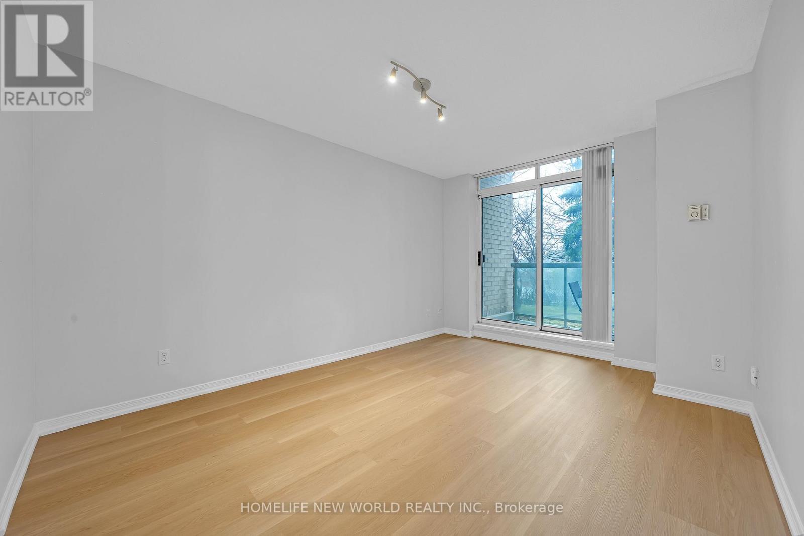 105 - 3 Ellesmere Street, Richmond Hill, Ontario L4B 4N2 - Photo 4 - N12914558