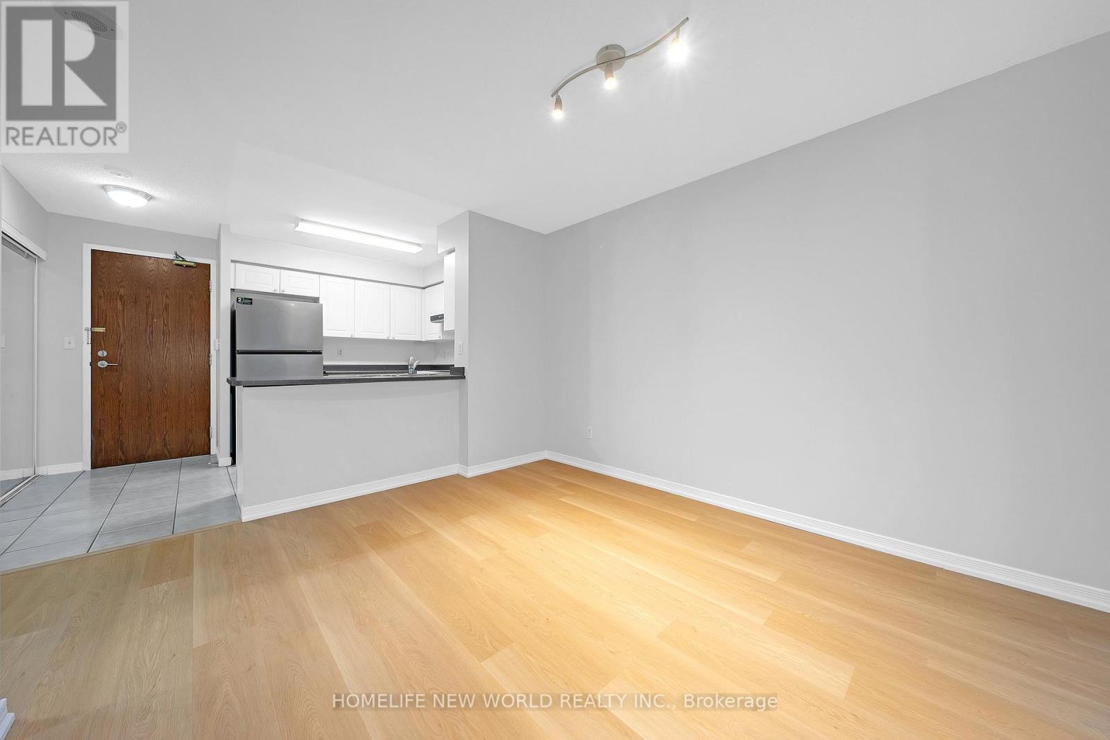 105 - 3 Ellesmere Street, Richmond Hill, Ontario L4B 4N2 - Photo 4 - N12955398