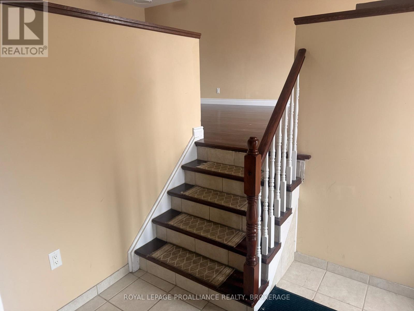 614 Barnsley Crescent, Kingston, Ontario  K7M 8X4 - Photo 2 - X12806818