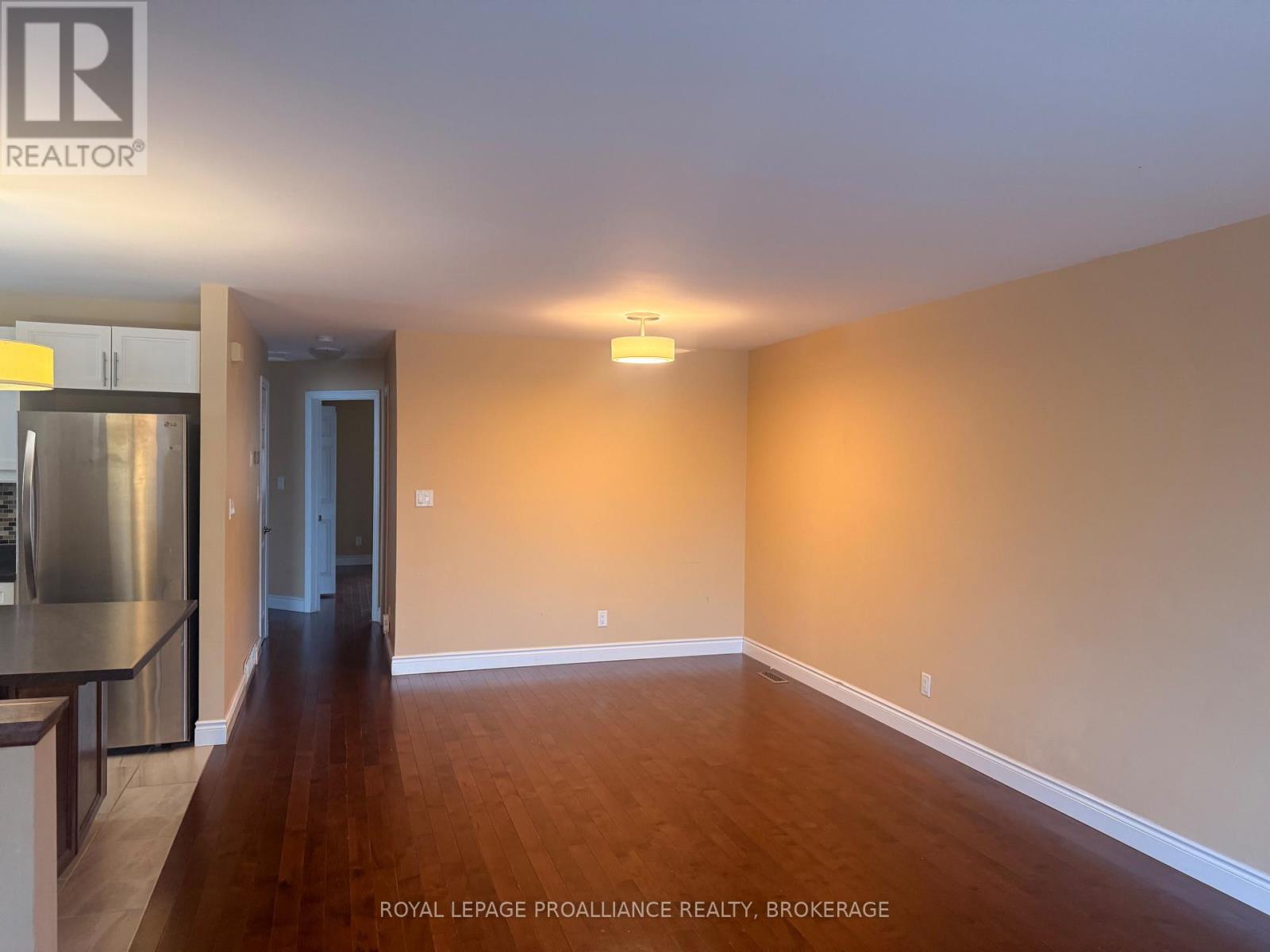 614 Barnsley Crescent, Kingston, Ontario  K7M 8X4 - Photo 4 - X12806818