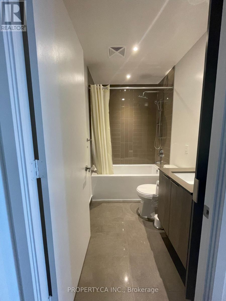 3409 - 448 Burnhamthorpe Road W, Mississauga (City Centre), Ontario  L5B 0R4 - Photo 3 - W12956944