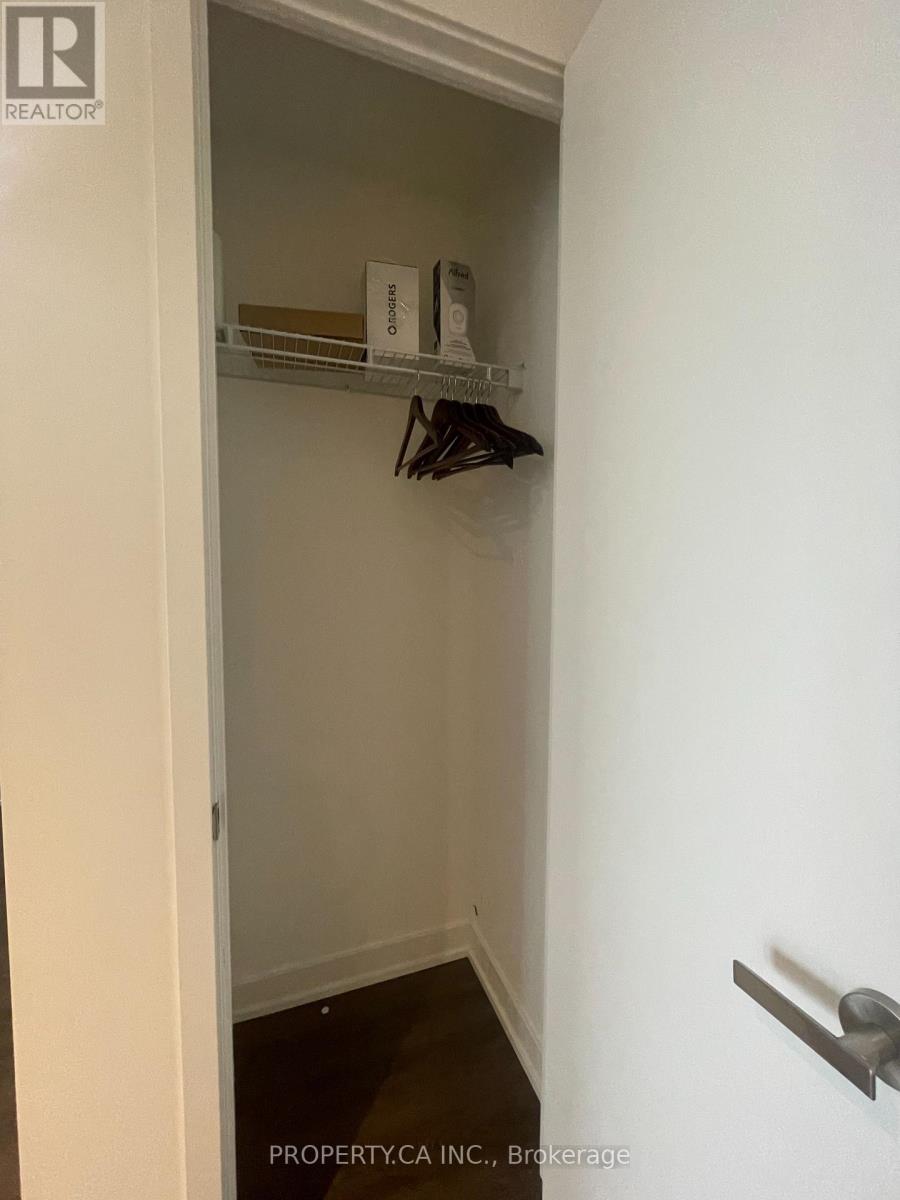 3409 - 448 Burnhamthorpe Road W, Mississauga (City Centre), Ontario  L5B 0R4 - Photo 9 - W12956944