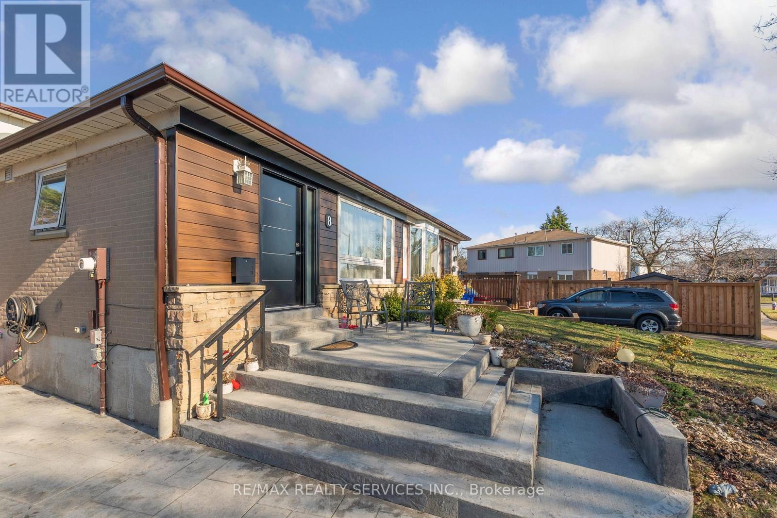 8 Chipwood Crescent, Brampton (Madoc), Ontario  L6V 2E5 - Photo 2 - W12956956