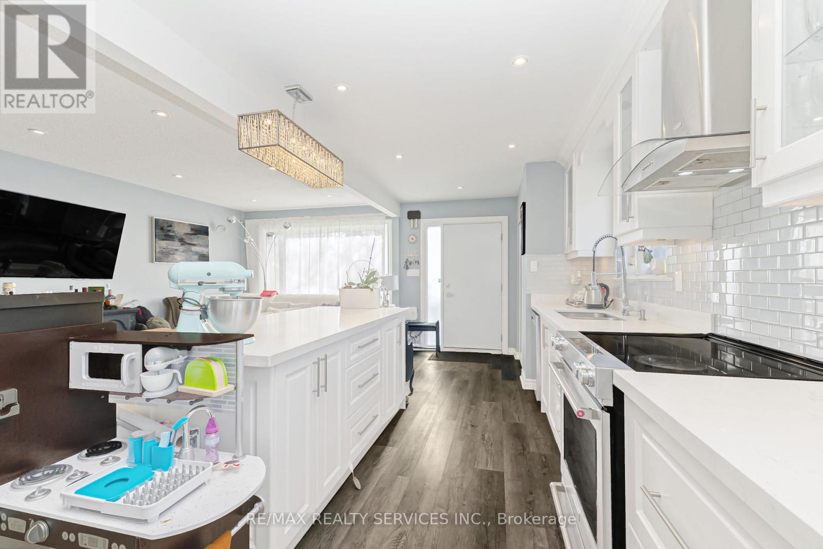 8 Chipwood Crescent, Brampton (Madoc), Ontario  L6V 2E5 - Photo 8 - W12956956