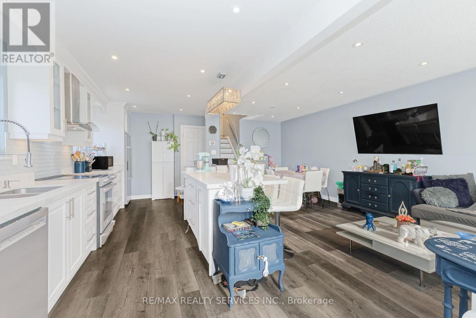 8 Chipwood Crescent, Brampton (Madoc), Ontario  L6V 2E5 - Photo 9 - W12956956