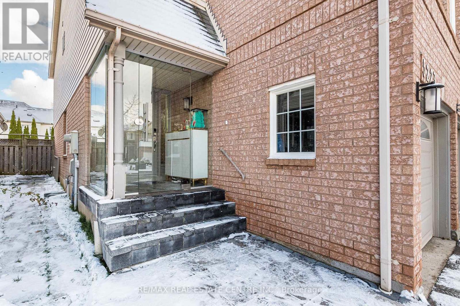 5223 Ruperts Gate Drive, Mississauga (Central Erin Mills), Ontario  L5M 5W3 - Photo 3 - W12956984