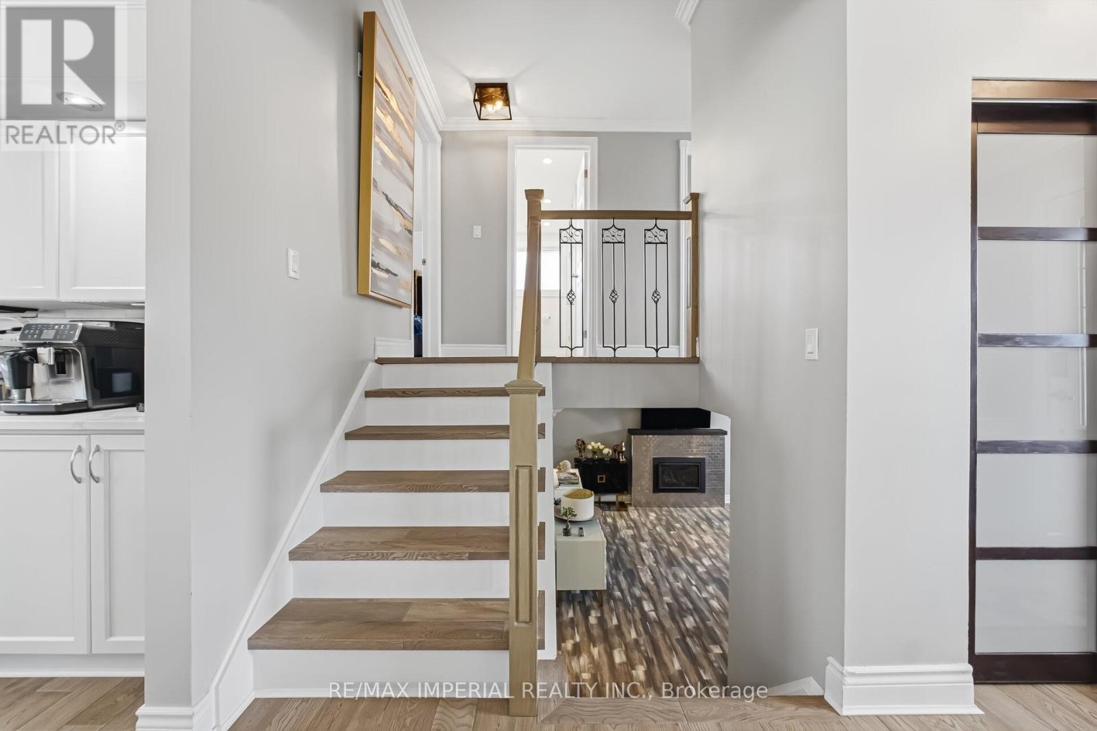 225 Barrymore Court, Burlington, Ontario  L7T 1B7 - Photo 13 - W12957006