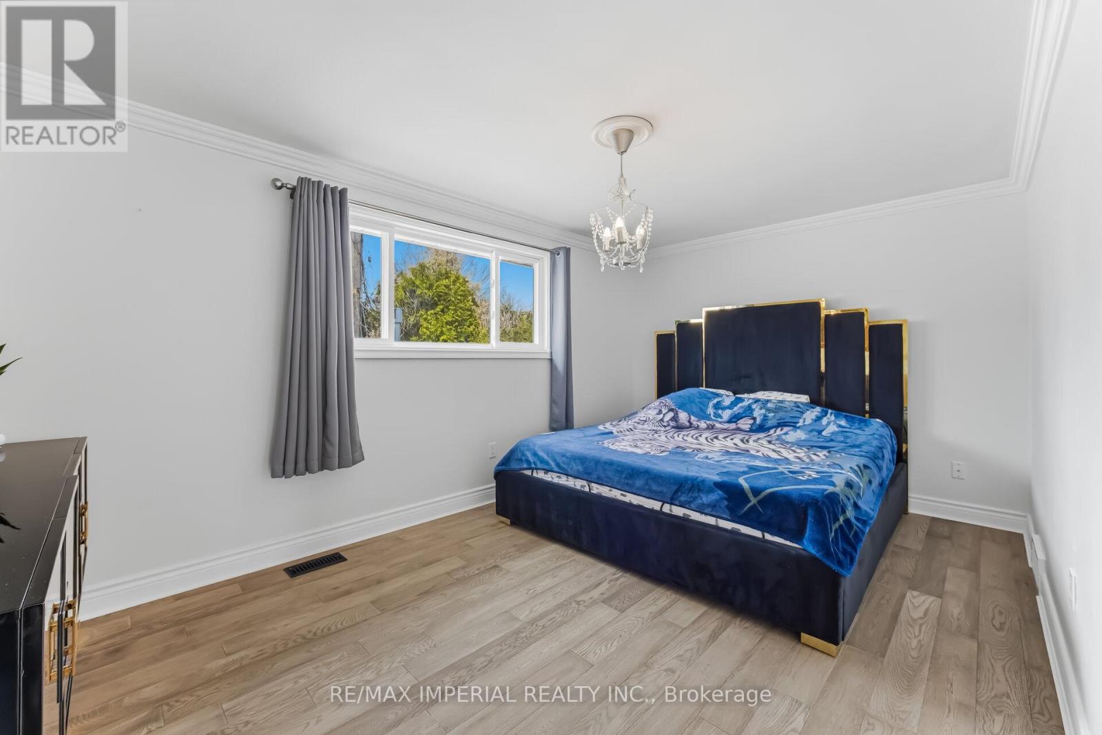 225 Barrymore Court, Burlington, Ontario  L7T 1B7 - Photo 14 - W12957006